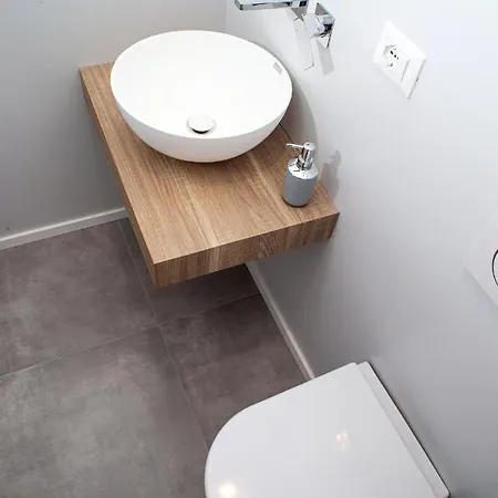 Marconi 442 Apartment *